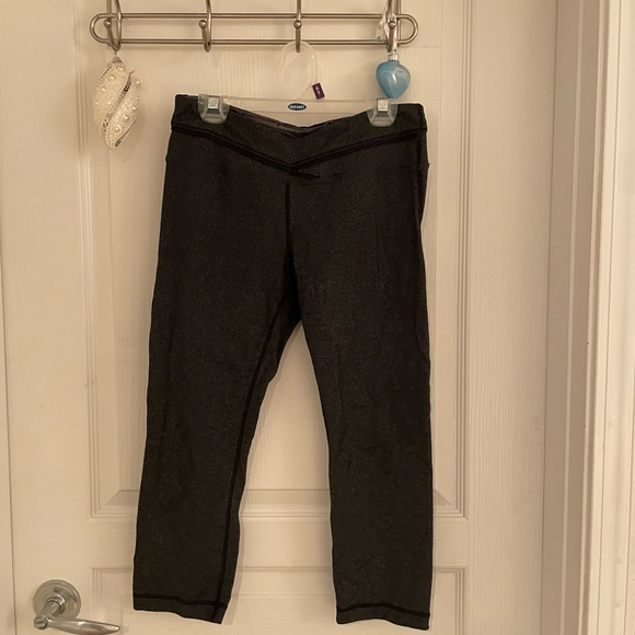 Lululemon cropped leggings - Picture 2 of 3